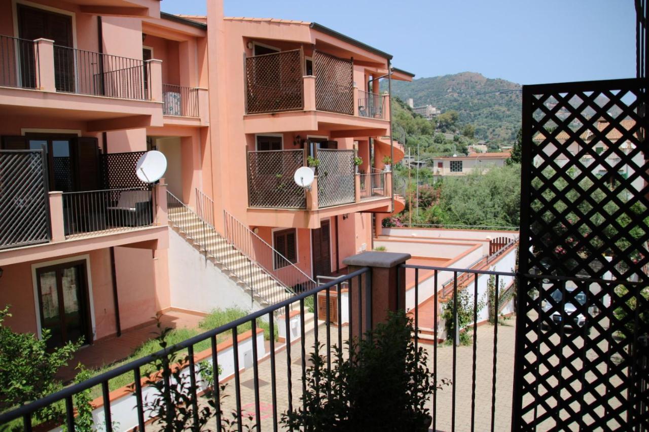Poseidone Sea Apartment Taormina Mazzeo Exterior foto