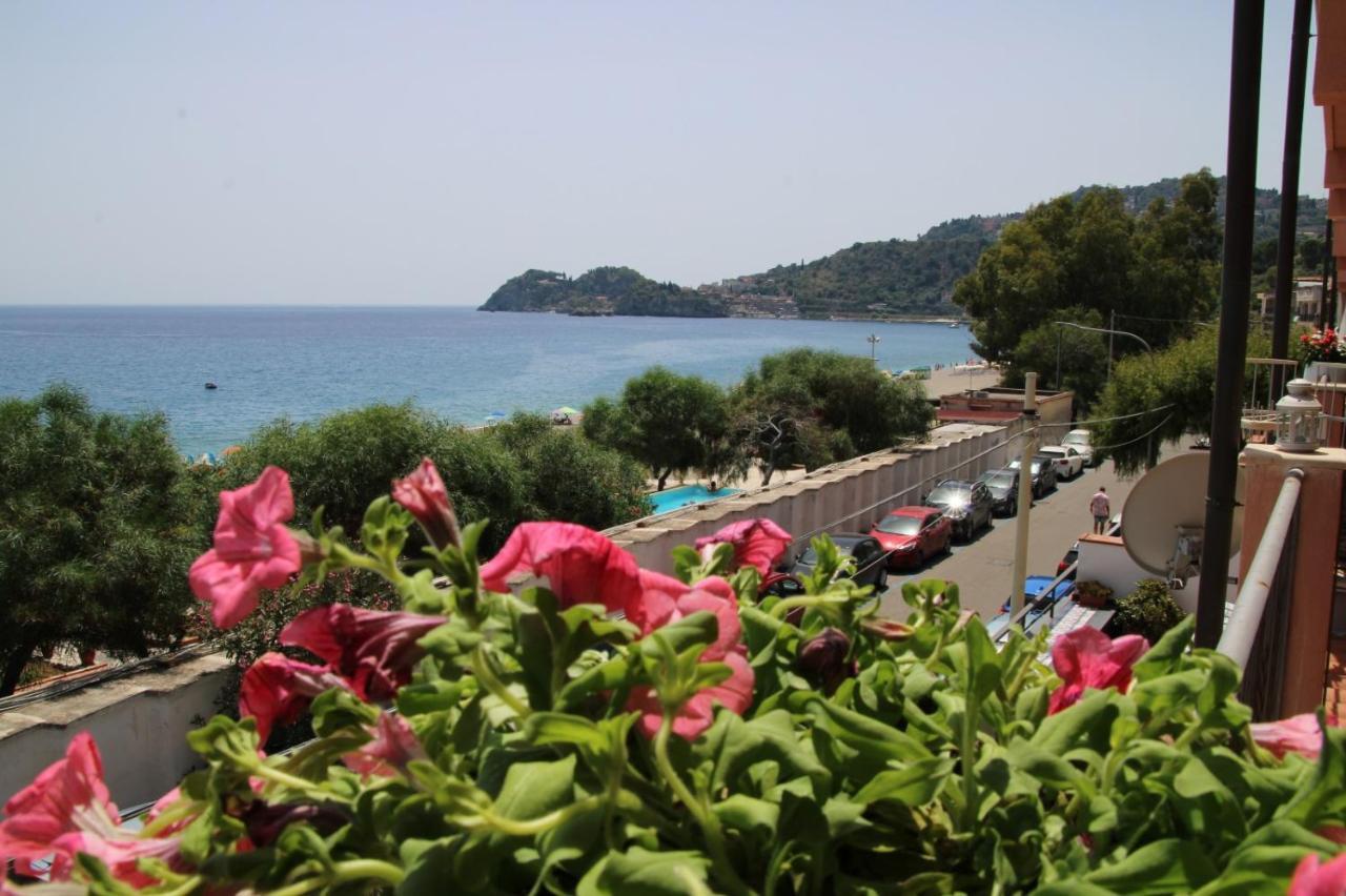 Poseidone Sea Apartment Taormina Mazzeo Exterior foto